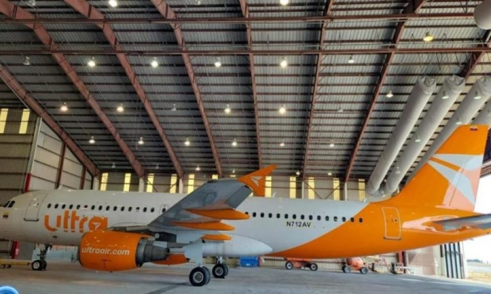 Aterriza en Colombia el primer avión de la nueva aerolínea Ultra Air