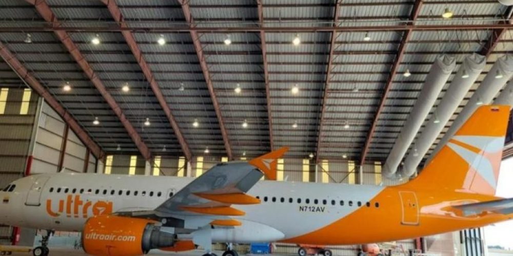 Aterriza en Colombia el primer avión de la nueva aerolínea Ultra Air