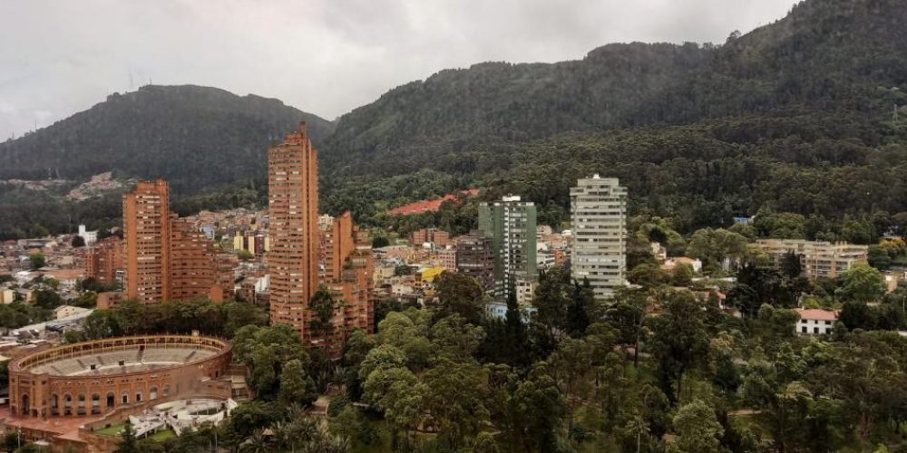 ¿Por qué EE. UU. recomienda reconsiderar viajar a Colombia?